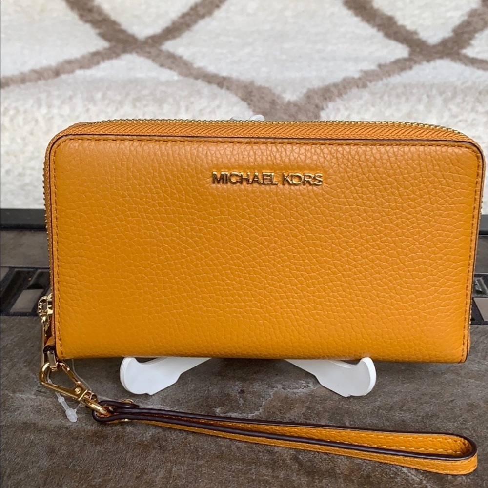 MICHAEL KORS JET SET TRAVEL LG FLAT MF PHN CASE - Picture 11 of 16